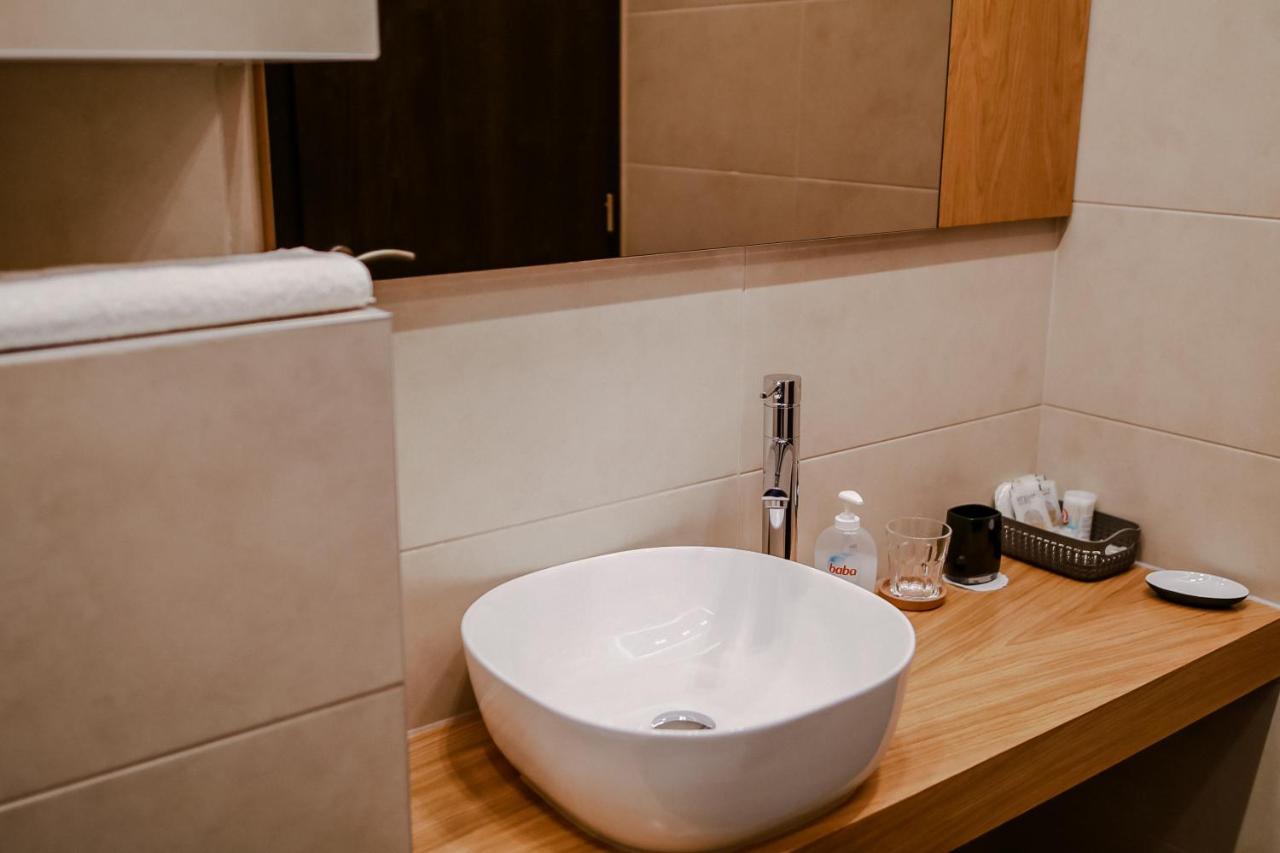 Sohaz Panzio Es Apartmanhaz Szolnok Luaran gambar