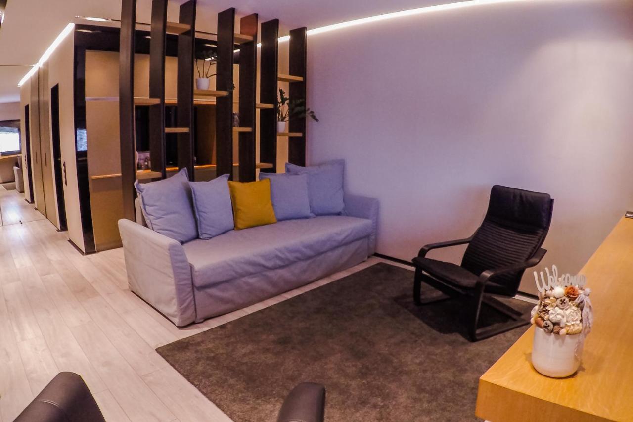 Sohaz Panzio Es Apartmanhaz Szolnok Luaran gambar