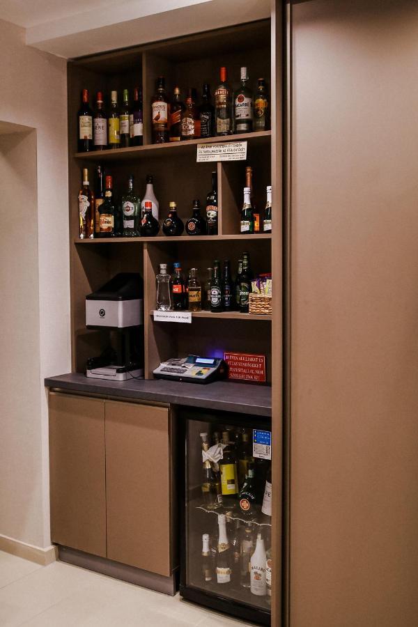 Sohaz Panzio Es Apartmanhaz Szolnok Luaran gambar