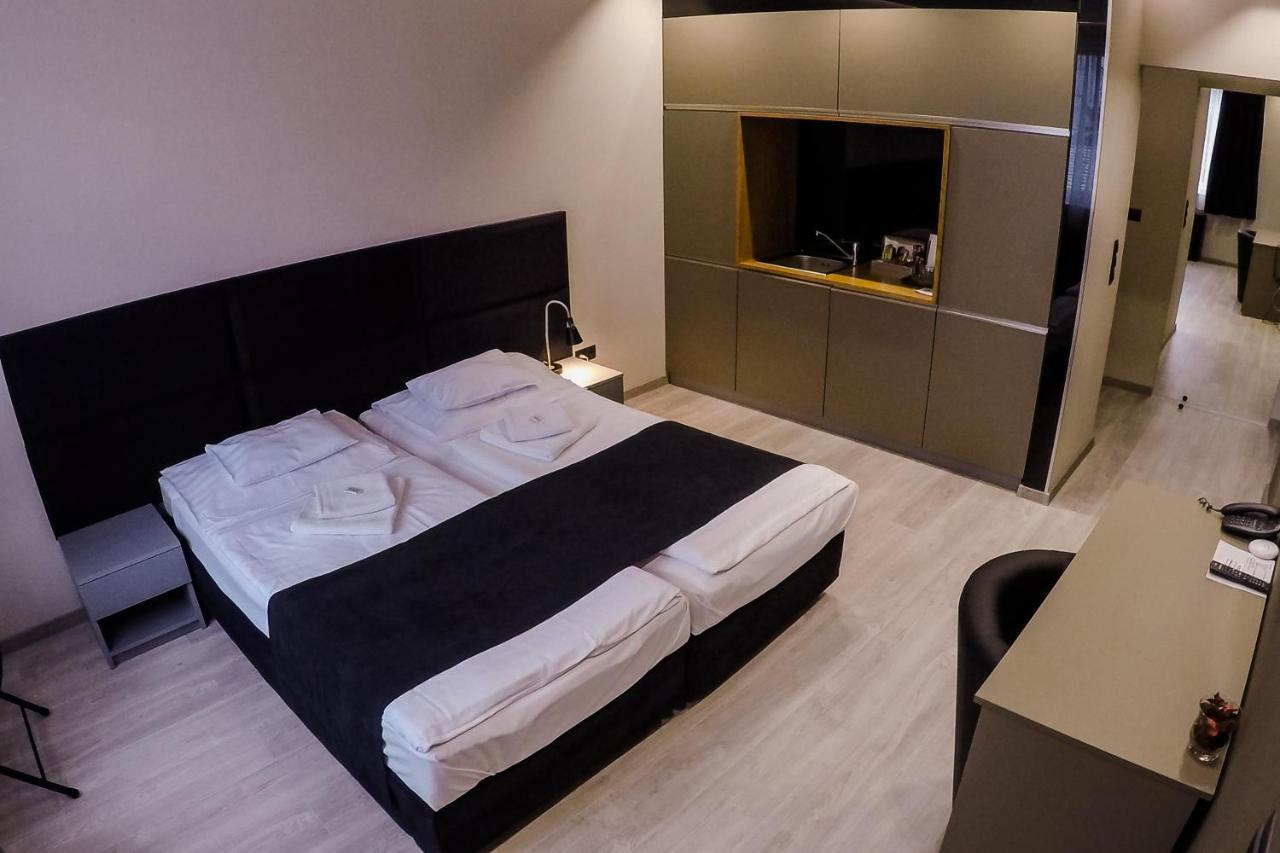 Sohaz Panzio Es Apartmanhaz Szolnok Luaran gambar