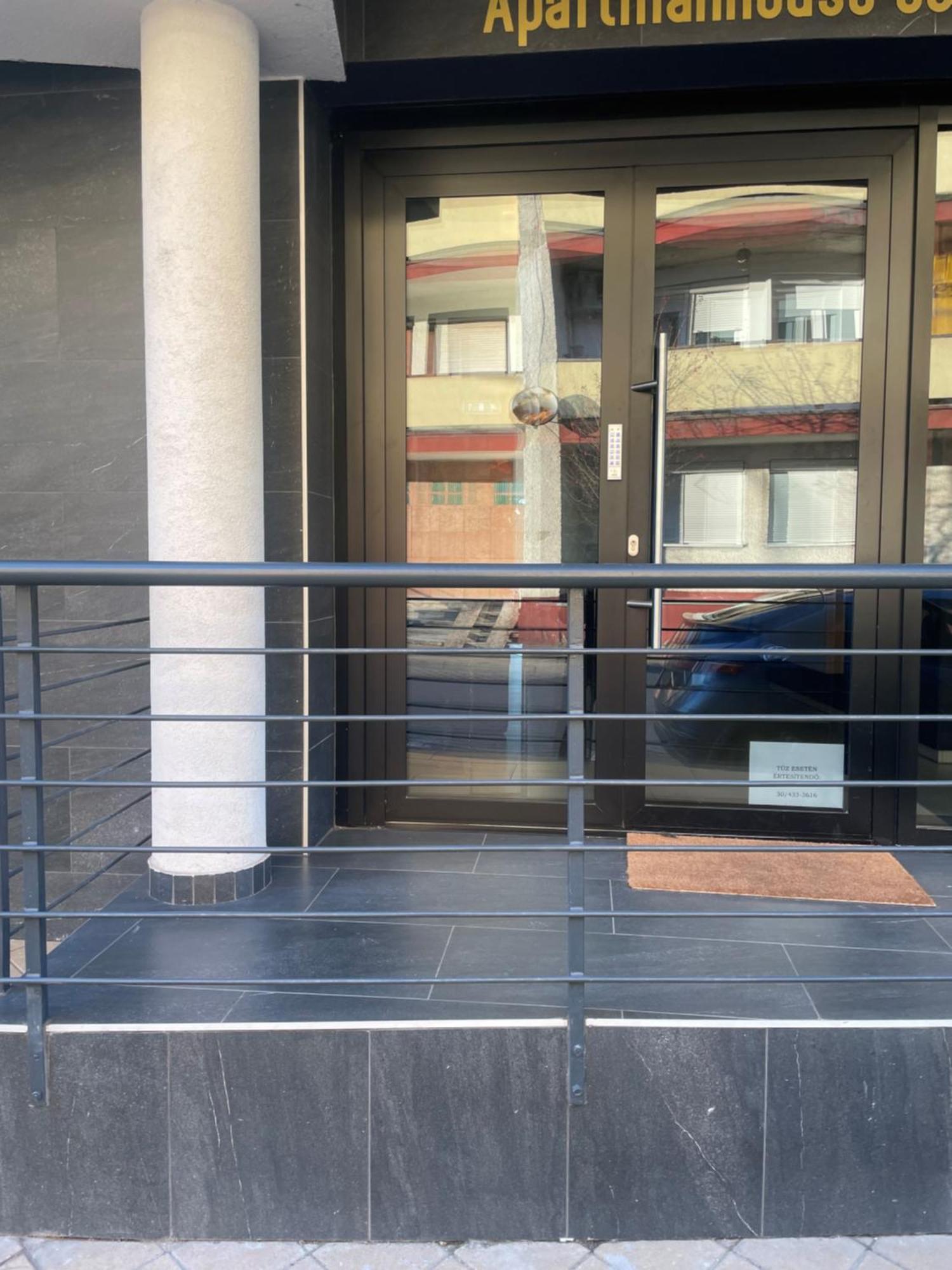 Sohaz Panzio Es Apartmanhaz Szolnok Luaran gambar