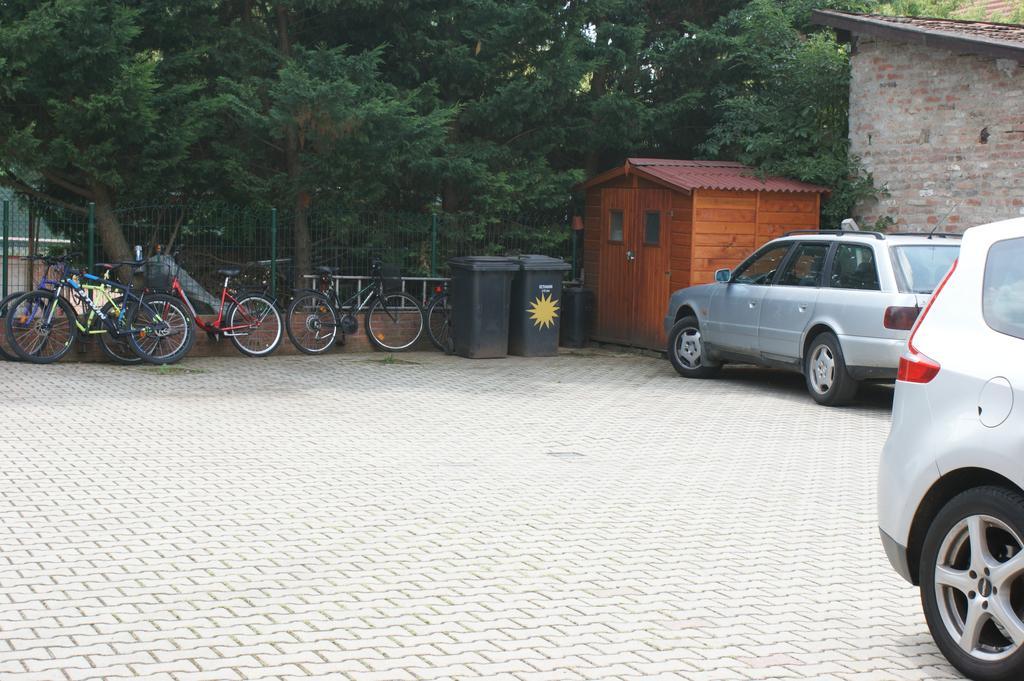 Sohaz Panzio Es Apartmanhaz Szolnok Luaran gambar