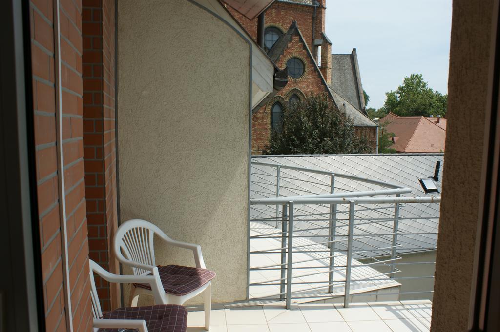 Sohaz Panzio Es Apartmanhaz Szolnok Luaran gambar