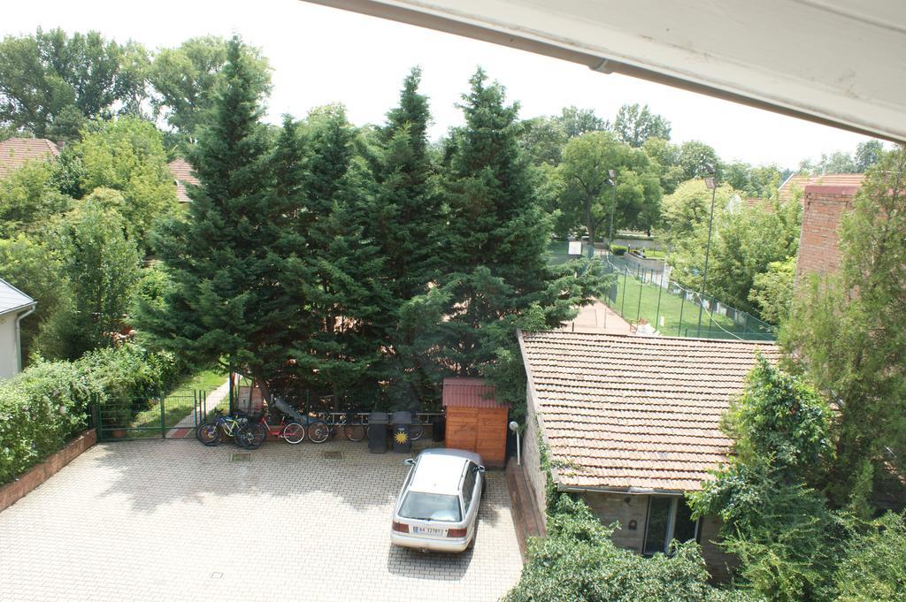 Sohaz Panzio Es Apartmanhaz Szolnok Luaran gambar